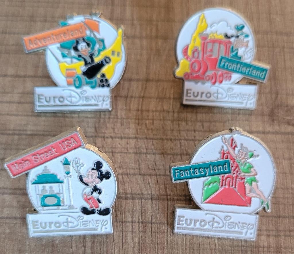 Euro Disney: 4 pins, Enlèvement ou Envoi, Mickey Mouse, Comme neuf, Autres types