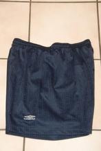 Short de sport "Umbro" bleu marine Taille L comme NEUF!, Vêtements | Hommes, Comme neuf, Bleu, Football, Enlèvement ou Envoi