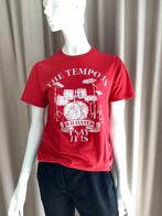 T-shirt rouge avec lettrage, Vêtements | Femmes, T-shirts, Porté, Envoi