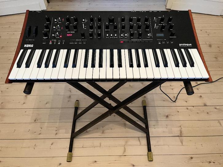 Korg Prologue 8 + flightcase, Muziek en Instrumenten, Synthesizers, Zo goed als nieuw, 49 toetsen, Korg, Met koffer of flightcase