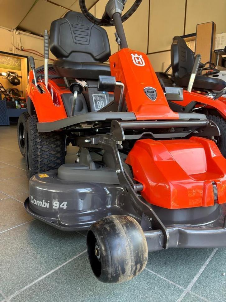 Husqvarna Frontmaaier R214TC - NIEUW!, Tuin en Terras, Zitmaaiers, Nieuw, 90 tot 120 cm, Ophalen