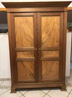 haute et ancienne armoire en bois de pitchpin avec corniche., Enlèvement