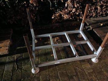 Stapelbak beschikbaar voor biedingen
