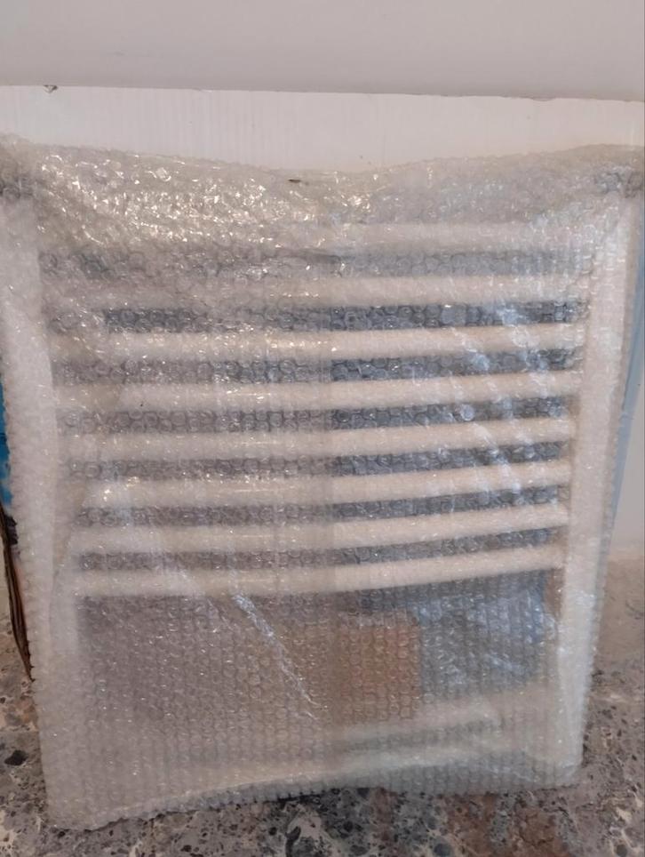 Verwarming, Bricolage & Construction, Chauffage & Radiateurs, Neuf, Radiateur, 200 à 500 watts, 30 à 80 cm, Moins de 60 cm, Enlèvement