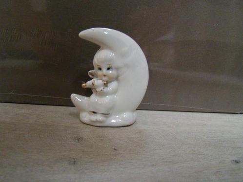 porseleinen maan met engeltje met dwarsfluit = hoogte 7cm, Antiek en Kunst, Antiek | Porselein, Ophalen of Verzenden