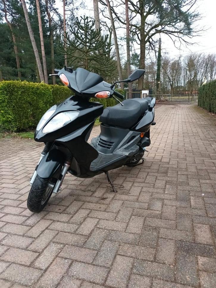 Sym shark 2takt, Vélos & Vélomoteurs, Scooters | Yamaha, Essence, Enlèvement