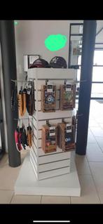 Slatwall, Zakelijke goederen, Ophalen