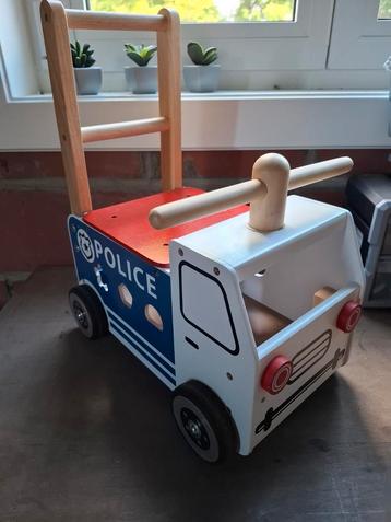 Loop of zit-auto voor kleine kinderen beschikbaar voor biedingen