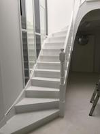 Escalier en hêtre, peint en blanc, Bricolage & Construction, Échelles & Escaliers, Comme neuf, Enlèvement, Escalier, 2 à 4 mètres