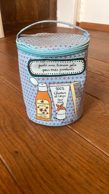 Trousse de toilette beschikbaar voor biedingen
