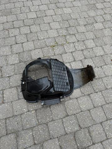 Onderkruip kap gilera runner radiateur origineel. beschikbaar voor biedingen
