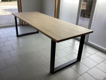 Grande table en chêne massif traitée. 230/80.  8 personnes, Maison & Meubles, Tables | Tables à manger, Enlèvement ou Envoi, Comme neuf