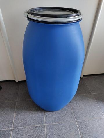 blauwe regen ton beschikbaar voor biedingen