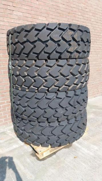 Titan 20.5R25 tires / Made in US / Unused / 24x beschikbaar voor biedingen