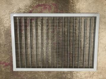 Metalen ventilatierooster 79 x 54 beschikbaar voor biedingen