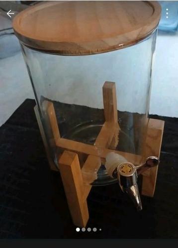  Glazen bokaal met kraantje beschikbaar voor biedingen