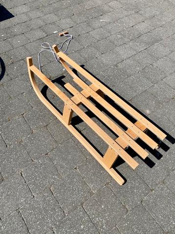 Opvouwbare slee beschikbaar voor biedingen