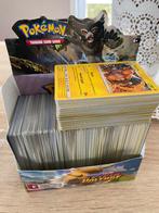 560 Pokémon kaarten uit verschillende sets, Nieuw, Ophalen of Verzenden