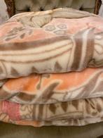 Nieuwe Dubbelwandige deken, Huis en Inrichting, Slaapkamer | Beddengoed, Overige kleuren, Ophalen of Verzenden, Deken of Dekbed