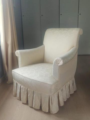 Charmant en romantisch, toch solide klein zeteltje beschikbaar voor biedingen