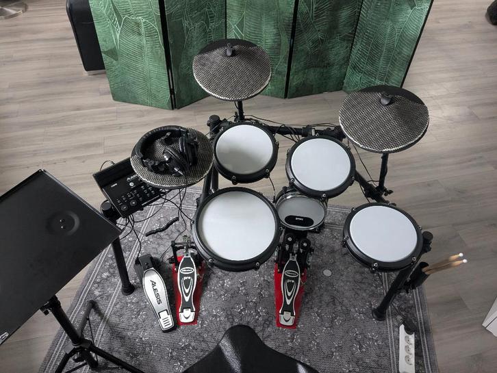 Alesis Nitro Max Kit inclusief extra's, Musique & Instruments, Batteries & Percussions, Comme neuf, Autres marques, Électronique