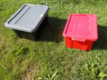 2 verschillende opbergbakken met deksel beschikbaar voor biedingen