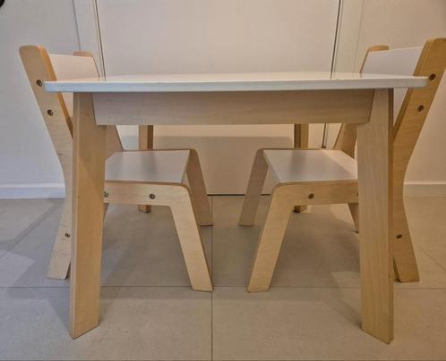 Tafel met 2 stoelen voor peuters en kleuters, Kinderen en Baby's, Kinderkamer | Tafels en Stoelen, Zo goed als nieuw, Stoel(en)