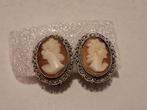 Zilveren camee oorbellen, Gebruikt, Overige kleuren, Ophalen of Verzenden, Knopjes of Stekers