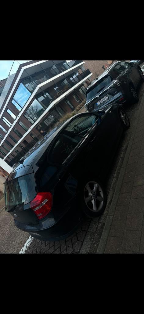 BMW 116i E81 ( 1.6 L Benzin), Autos, BMW, Entreprise, Série 1, ABS, Phares directionnels, Airbags, Air conditionné, Alarme, Verrouillage central