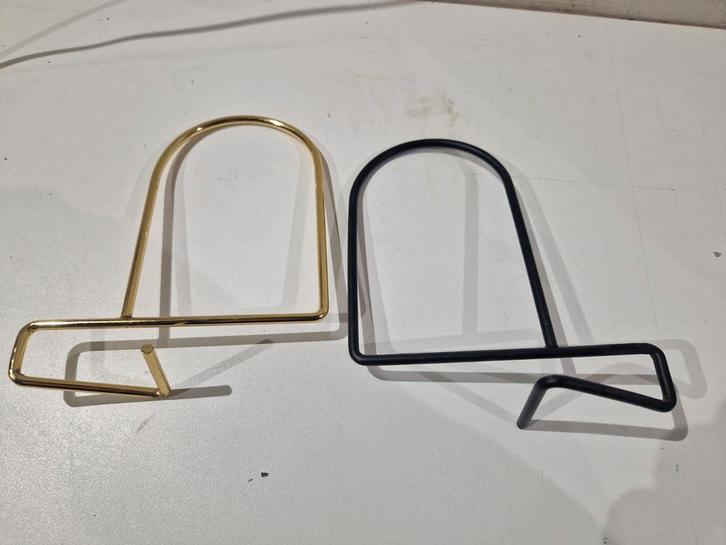 Ikea flit goud of zwart kleurige boeksteunen  10 beschikbaar, Huis en Inrichting, Woonaccessoires | Wandplanken en Boekenplanken