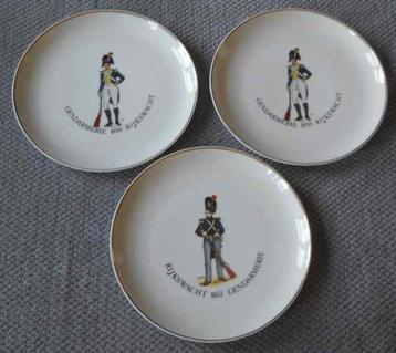 3 assiettes Gendarmerie  Rijkswacht  -  Le Vieux Beau Dour beschikbaar voor biedingen