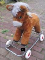 Retro Hobbelpaardje in metaal en stof en op 4 wieltjes, Kinderen en Baby's, Ophalen of Verzenden, Zo goed als nieuw