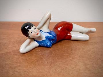 ANTIEK ART DECO BADPORSELEINEN BEELDJE UIT 1930  beschikbaar voor biedingen