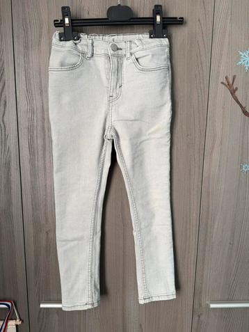 Grijze jeans maat 116 beschikbaar voor biedingen