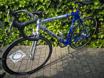 Koersfiets, Fietsen en Brommers, Ophalen, Zo goed als nieuw