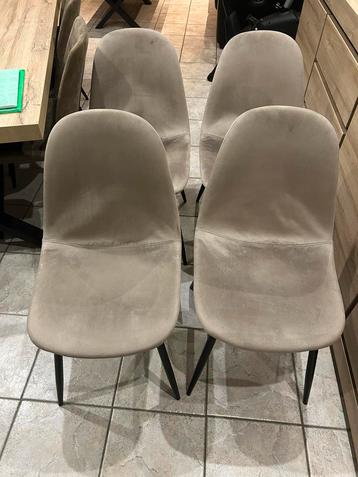 Set van 4 stoelen beschikbaar voor biedingen