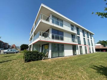 GELIJKVLOERS APPARTEMENT MET CENTRALE LIGGING TE HARELBEKE beschikbaar voor biedingen