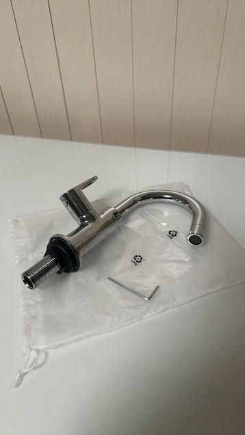 Kraan voor klein lavabo beschikbaar voor biedingen
