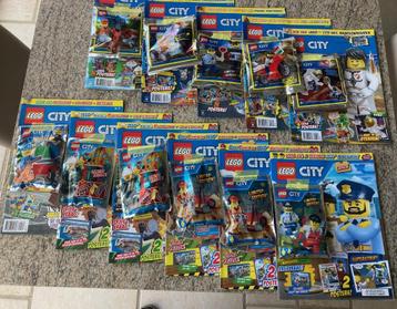 Lot 11 Lego City magazines met limited edition polybags open beschikbaar voor biedingen