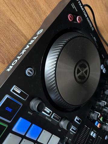 Traktor Kontrol S2 Mk3 DJ controller  beschikbaar voor biedingen