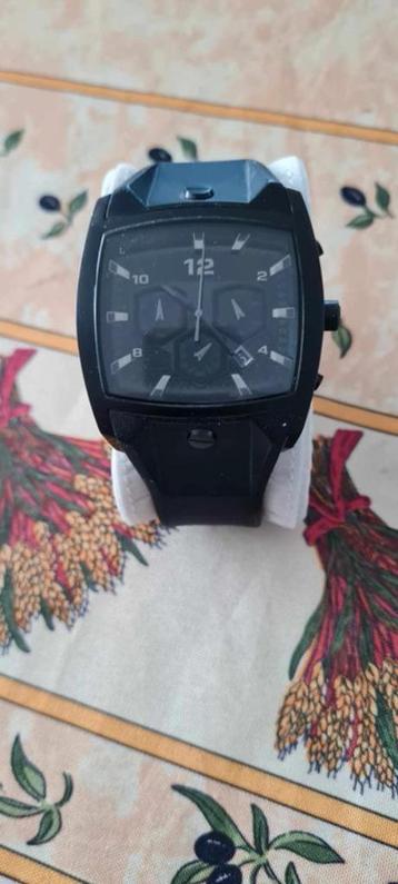 Montre homme de marque Diesel. En très bon état, Montre-bracelet, Autres marques, Utilisé, Autres matériaux