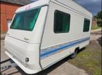 Caravanne ADRIAN, 2 lits séparés, 4 à 5 mètres, Réchaud à gaz, Particulier