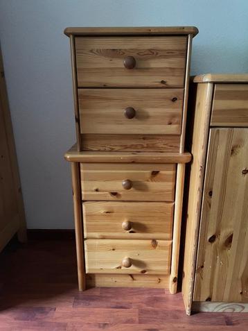 2 petites commodes tables de nuit table de chevet beschikbaar voor biedingen