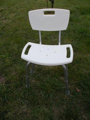 stoeltje voor in douche 65 + antislip beschikbaar voor biedingen
