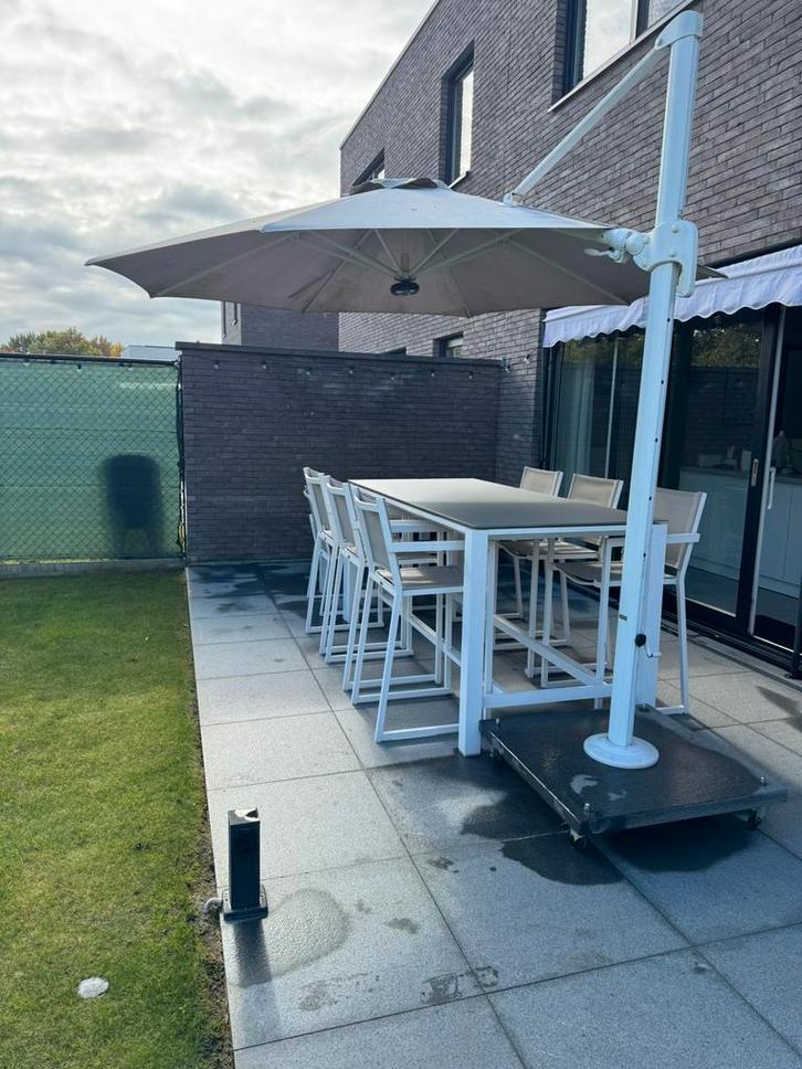 Tuinset met bartafel & stoelen & parasol & voet, Tuin en Terras, Tuinsets en Loungesets, Gebruikt, Tuinset, Textileen, 6 zitplaatsen