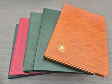 5 mooie fotoalbums met 16 dubbele zwarte blz.plus zegels  beschikbaar voor biedingen