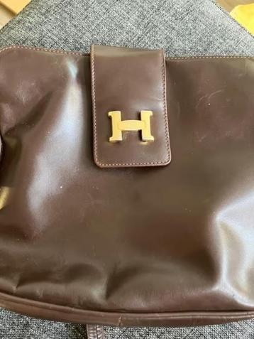 stijlvolle bruine handtas met gouden 'H'-logo beschikbaar voor biedingen