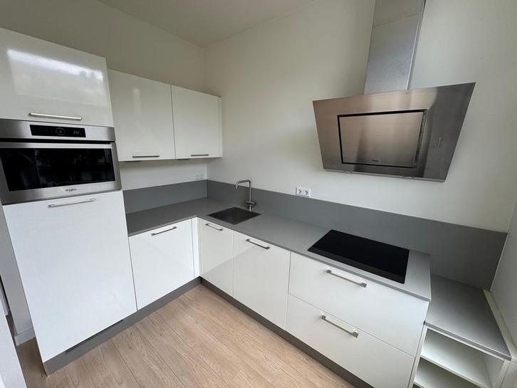 Nette Hoogglans Hoekkeuken + Apparatuur + GEDEMONTEERD, Huis en Inrichting, Keuken | Complete keukens, Zo goed als nieuw, Hoekkeuken