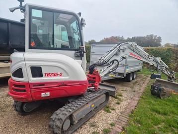 Te koop Takeuchi 235 - 2 beschikbaar voor biedingen