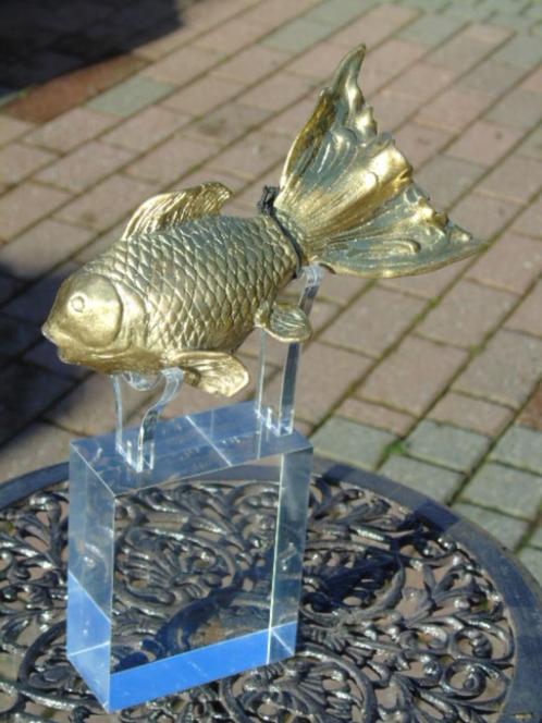 gesluierd visbeeld in verguld brons op plexibasis., Antiek en Kunst, Antiek | Brons en Koper, Brons, Ophalen of Verzenden